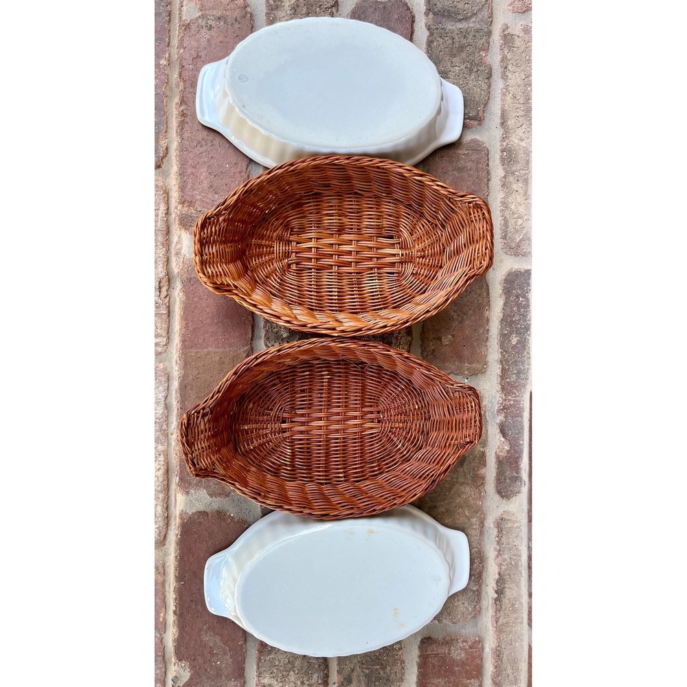 Adorable set of vintage blueberry casserole dishes in wicker baskets. Set of 3. - Picture 9 of 11